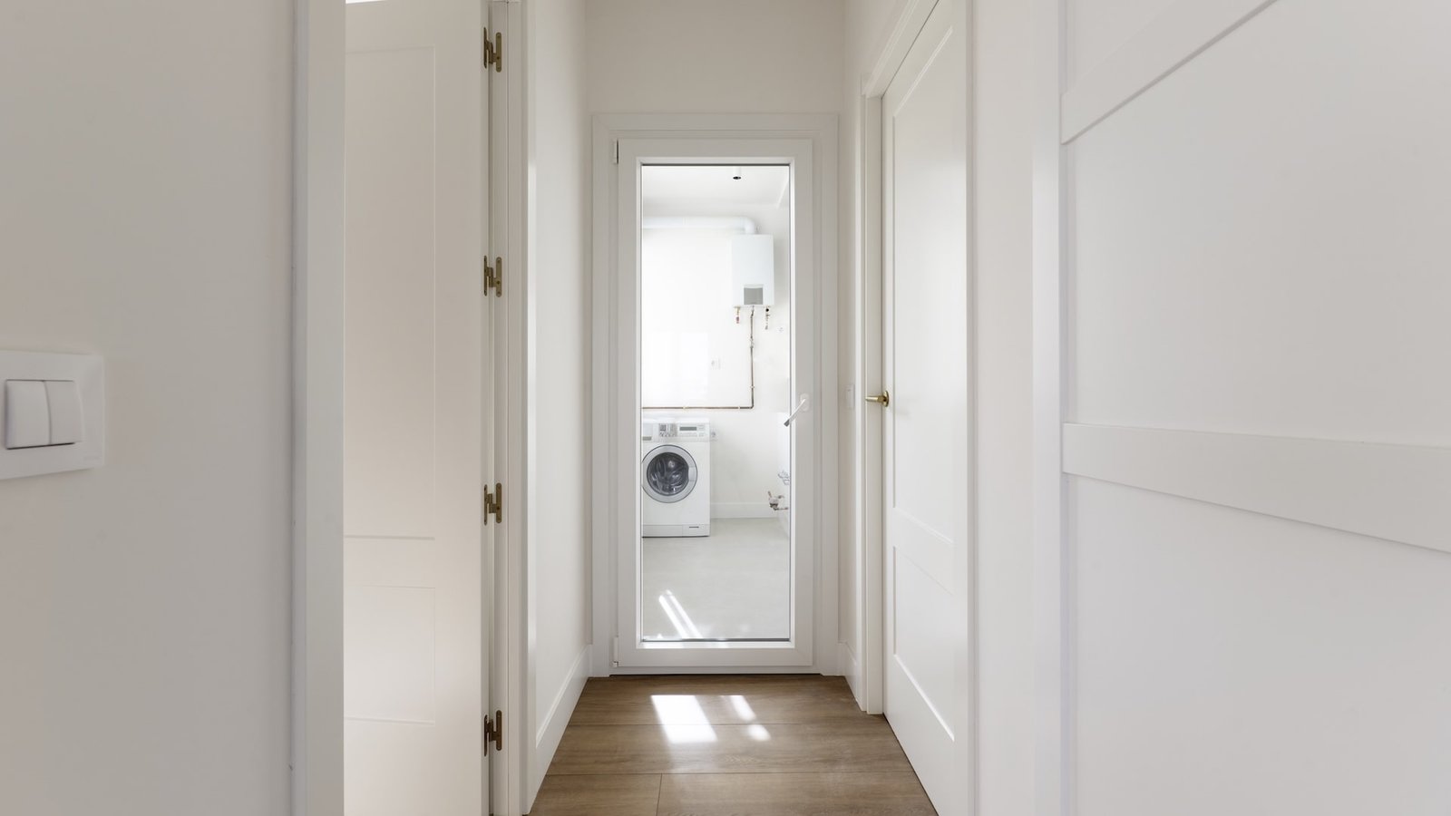 Lacagem de alta Qualidade Portas, aduelas e rodapés modernizados Lisboa, Cascais, Oeiras, Sintra, Loures, Amadora, Odivelas, Mafra, Vila Franca de Xira, Torres Vedras