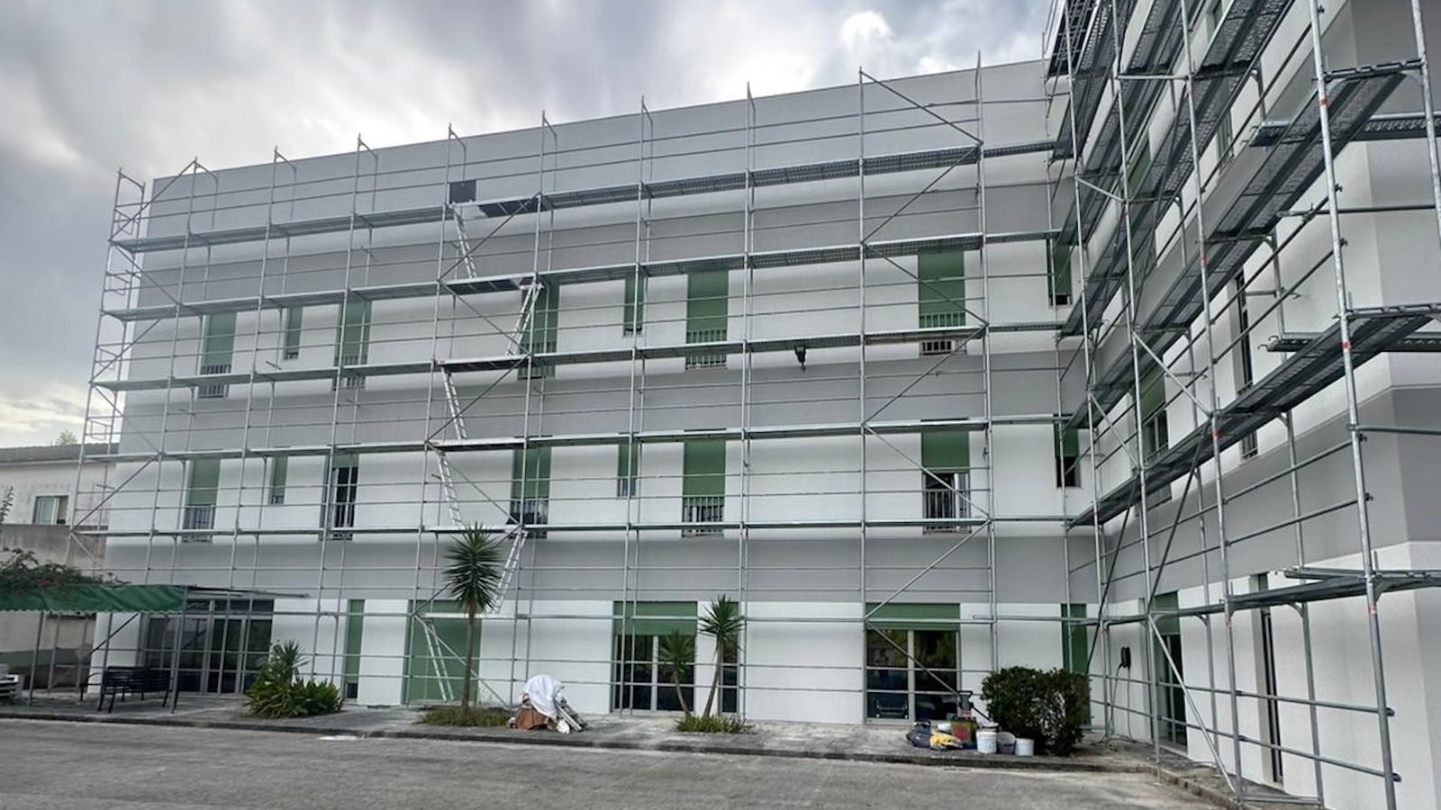 pintura de prédios e a importancia de usar andaimes de qualidade