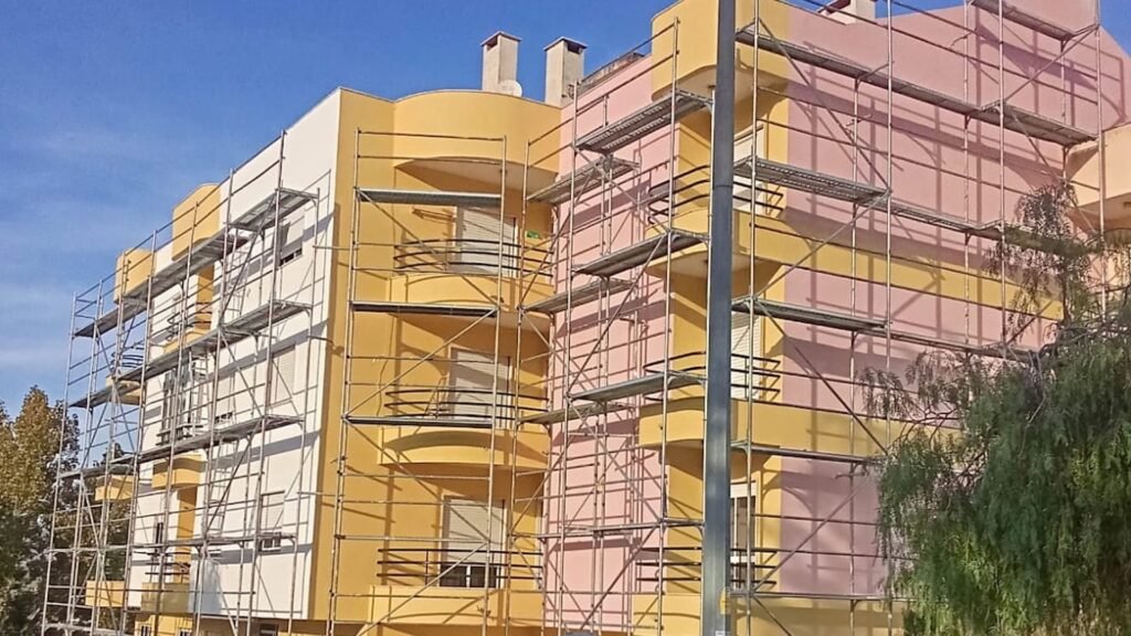 Antes e Depois Como a pintura e a impermeabilização de fachadas valorizam um prédio - cópia