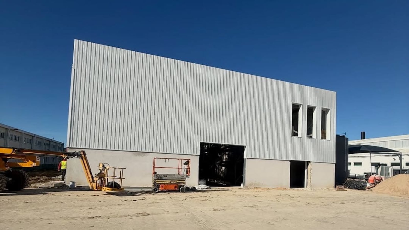 Pintura Agreste participou construção do novo edifício de tratamentos eletrolíticos da OGMA, em Alverca - cópia